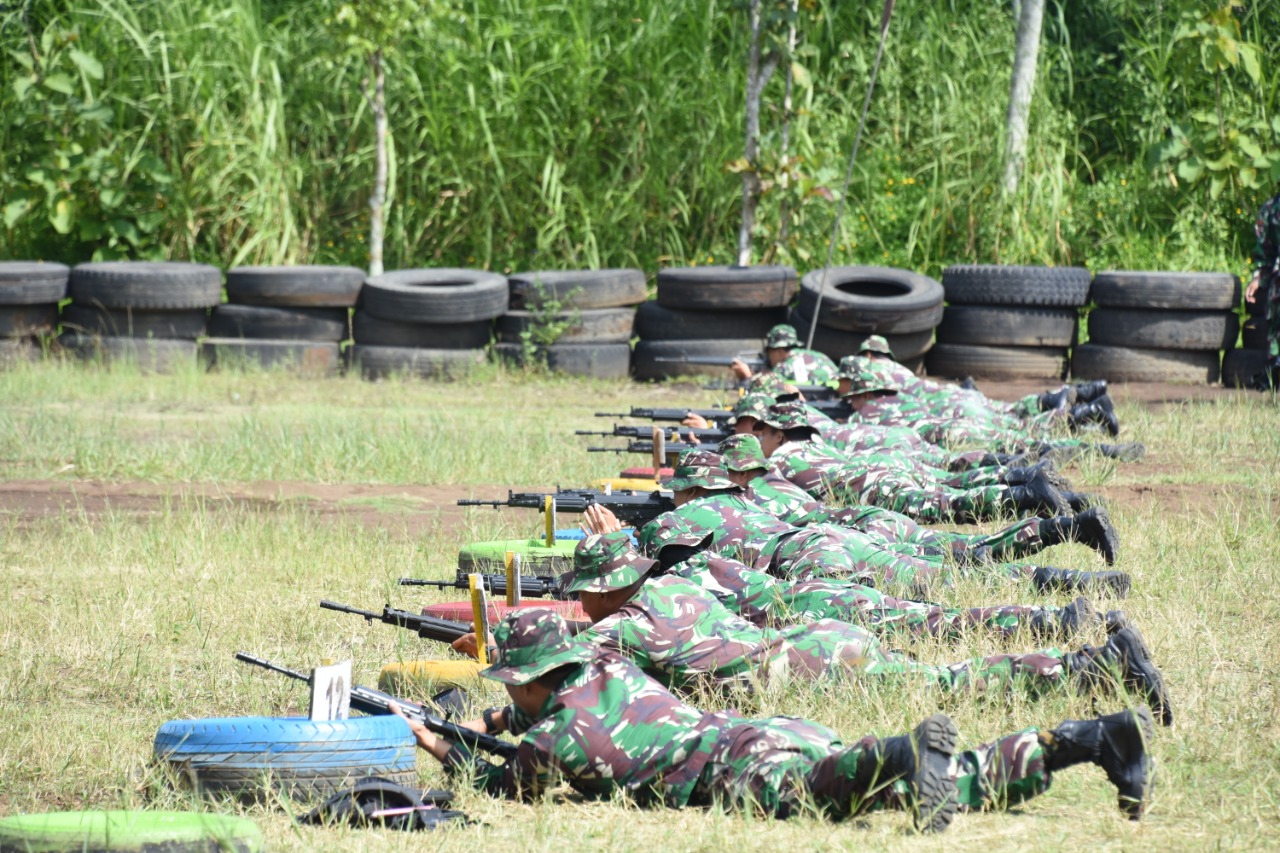 Prajurit Korem 073/Makutarama Asah Kemampuan Menembak 
